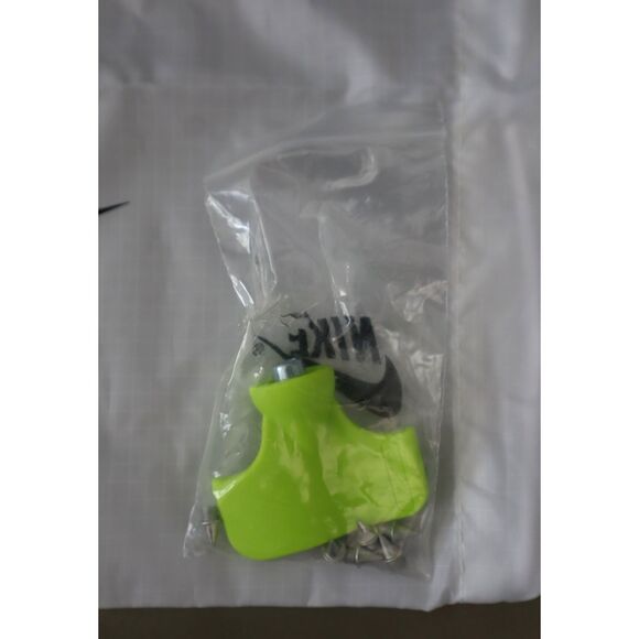 Nike Track & Field White Drawstring Tote Shoe Bag w/Replacement Spikes & Tool - Picture 4 of 7